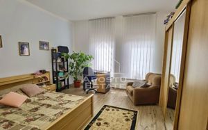 Casa cu 4 camere, , centrală proprie ,zona Parneava - imagine 2