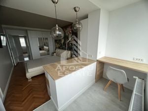 Apartament de LUX, cu 3 camere, semidecomandat, in zona Centrala - imagine 2