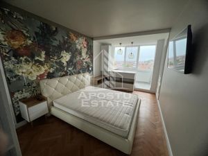 Apartament de LUX, cu 3 camere, semidecomandat, in zona Centrala