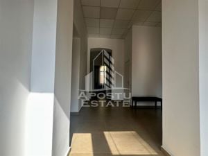 Apartament cu 4 camere 180mp loc de parcare zona centrala - imagine 11