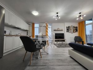 Apartament cu 3 camere, 2 bai si 2 balcoane in zona Ultracentrala. - imagine 1