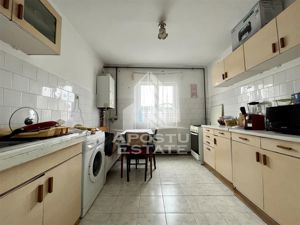 Apartament cu 3 camere, decomandat, zona Dambovita - imagine 3