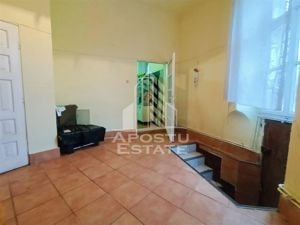 Apartament cu 4 camere, la parter, cu 2 fronturi stradale. - imagine 4