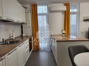 Apartament cu 3 camere, 2 bai si 2 balcoane in zona Ultracentrala. - imagine 5