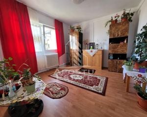 Apartament cu 3 camere, etaj intermediar, Gheorghe Lazar - imagine 2