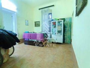 Apartament cu 4 camere, la parter, cu 2 fronturi stradale. - imagine 1