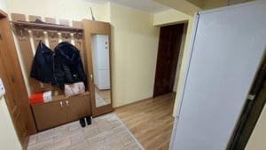 Vand apartament 2 camere ETAJ 3 mobilat utilat zona Piata Mioveni 65.000 Euro