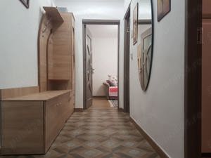 Apartament doua camere, decomandat, etaj zece, renovat, mobilat si utilat, priveliste superba liber  - imagine 5