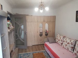 Apartament doua camere, decomandat, etaj zece, renovat, mobilat si utilat, priveliste superba liber  - imagine 6