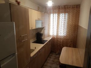 Apartament doua camere, decomandat, etaj zece, renovat, mobilat si utilat, priveliste superba liber  - imagine 10