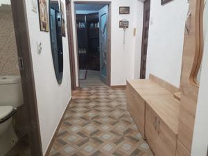 Apartament doua camere, decomandat, etaj zece, renovat, mobilat si utilat, priveliste superba liber  - imagine 4