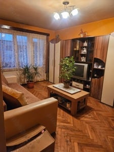 De vanzare,in 7 Noiembrie,apartament cu 2 camere,decomandat,etajul  4 din 4,mobilat si utilat.