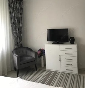 in centru pe Bulevardul Decebal ofer chirie Apartament 2 camere  - imagine 9