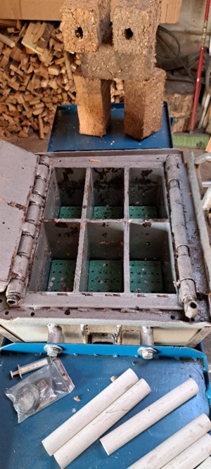 vind urgent presă hidraulică  pentru brichete 6 calupii 2 dată foarte eficientă  - imagine 4