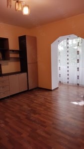 Închiriez apartament 