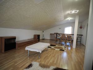 Inchiriez apartament la mansarda , giroc zona um , 4 camere - imagine 3