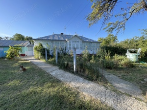 Casa si Gradina Pozitie Centrala pe Loc Drept