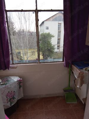 Apartament cu 3 camere decomandat la etajul3 , baie, bucătărie, balcon. - imagine 8