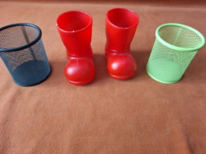 Set compus din 4 buc de suporti de creioane, pixuri, stilouri pentru copii