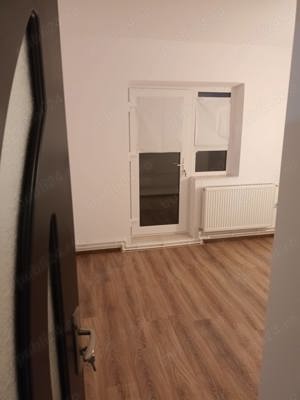 Vând apartament de 3 camere, decomandat, Măcin, județul Tulcea