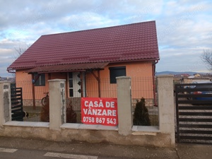 vand casa in loc Uriu