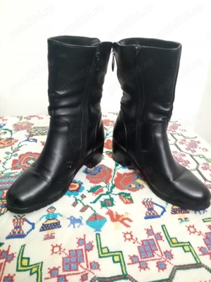 Cizmulițe damă negre măsura 38.
