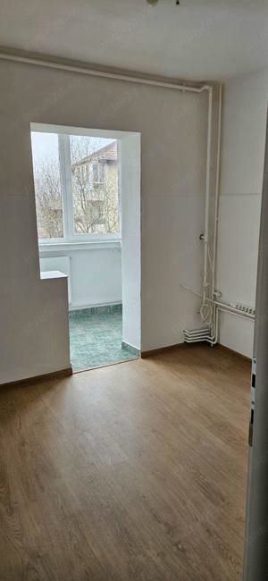   Apartament cu 3 camere zona Saguna decomandat etaj 3 langa Casa de Pensii centrala proprie - imagine 2