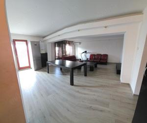 Vand apartament cu 4 camere