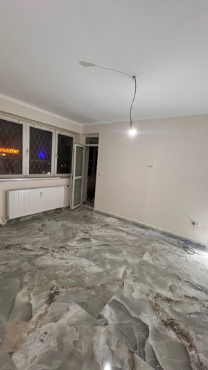 Apartament semidecomandat, 3 camere, nou renovat, pretabil pt locuit, notariat, salon, agentii .