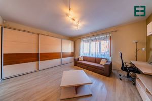 Apartament cu 3 camere etaj 1 zona Ultracentrală - imagine 2