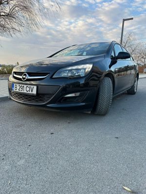 Opel Astra j Sport Tourer Facelift - imagine 8
