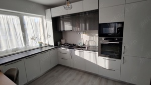 Vând apartament 3 camere 73 mp,2 parcări,3 balcoane,Subcetate Sanpetru. - imagine 3