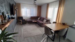 Vând apartament 3 camere 73 mp,2 parcări,3 balcoane,Subcetate Sanpetru. - imagine 2