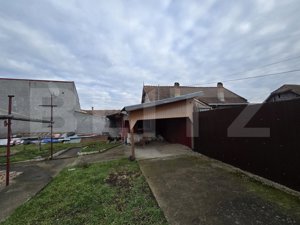 Casă cu 5 camere și teren de 461 mp, zona Poiana  - imagine 2