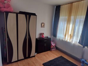 Casa cu 2 apartamente, 5 camere, 140 mp, zona Turnisor - imagine 14