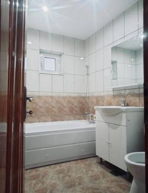 Vand apartament 3 camere 71 mp cu loc de parcare - imagine 8