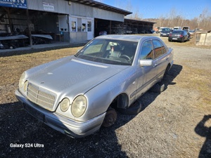 Dezmembrez Mercedes-Benz E 200 an 1996 tip 111.942 i perfecta stare de functionare - imagine 2