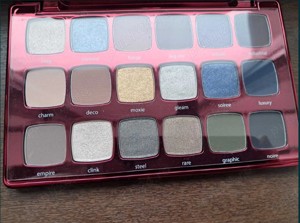 Vand trusa machiaj Tarte noua