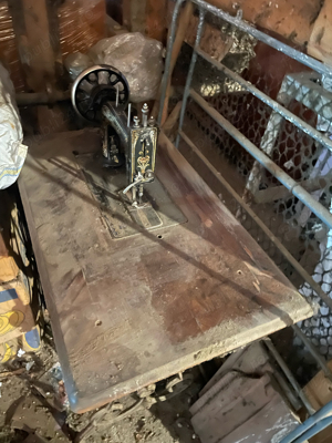 Masina de cusut veche - imagine 3