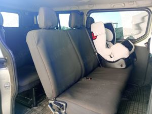 Vând Opel Vivaro Extralung 8+1  an  2015 1.6 diesel - imagine 3 Vând Opel Vivaro Extralung 8+1  an  2015 1.6 diesel - imagine 3