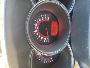 Kia Sorento 2.2 automata 7 locuri - imagine 5 Kia Sorento 2.2 automata 7 locuri - imagine 5