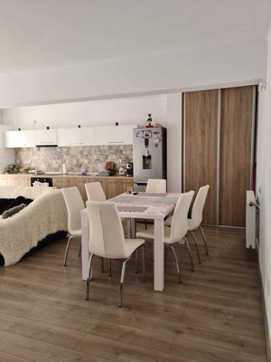 Vand apartament 2 camere Eroilor 378 (parcare inclusa) - imagine 3