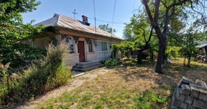 Vand casa cu teren in Motca , la drumul national, langa Biserica.