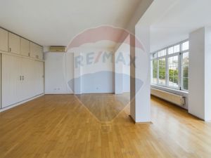 Vila de vanzare -Iancului, 5 camere  (strada Magura Vulturului ) - imagine 5