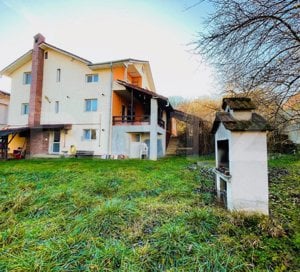 Casa de vanzare, cu 6 camere, 240 mp, 700mp teren, zona Valea Ghinzii - imagine 18