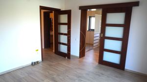 Vila cu 7 camere 1020mp teren cu vedere spre lac - imagine 12