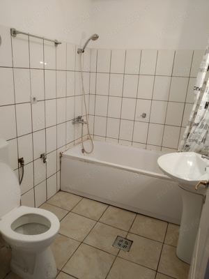 Vand apartament 2 camere Baciu - imagine 2