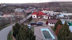 Casă cu curte, garaj, pișcina, foișor de vânzare în Dâmbovița, Răzvad   265.000 Euro, negociabil