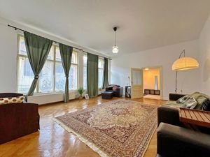 Apartament 2 camere Vanzare in Piata Sfatului, Pretabil Regim Hotelier