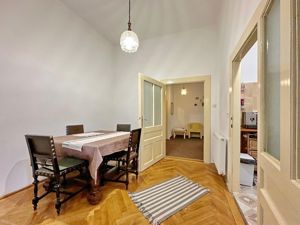 Apartament 2 camere Vanzare in Piata Sfatului, Pretabil Regim Hotelier - imagine 4